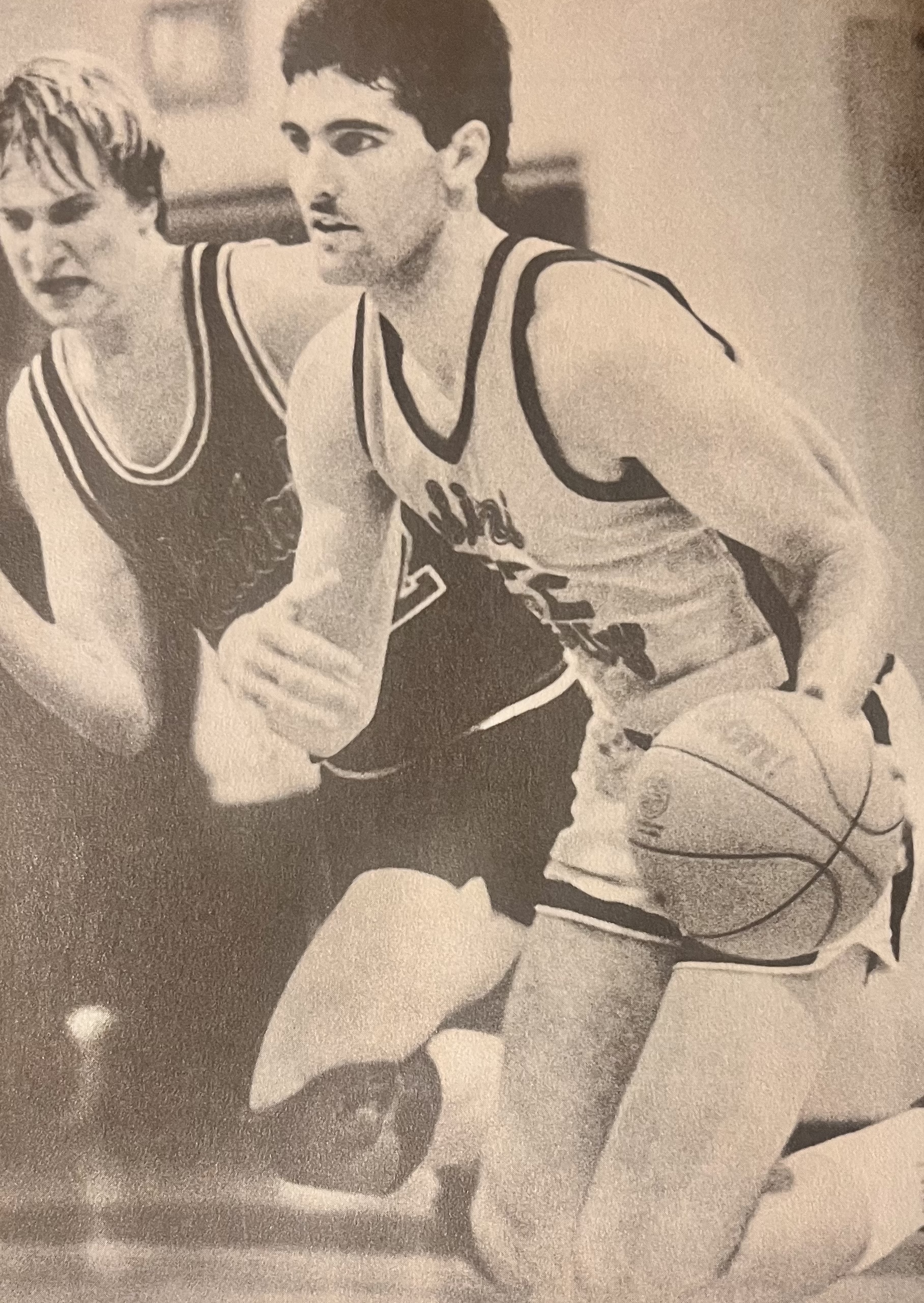 Shawn DeLaittre #32 driving to the basket